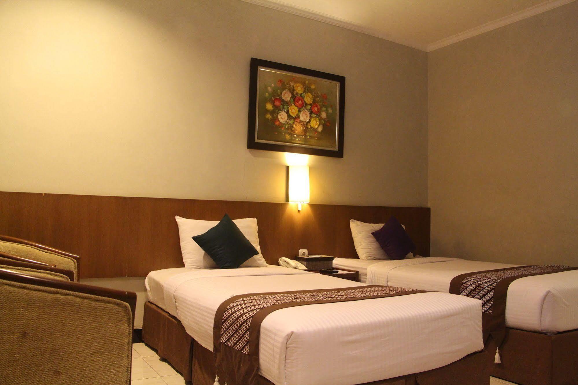 Cakra Kembang Hotel Kejayan Kültér fotó
